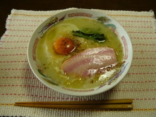 P1750219 (640x480)140504昼食　インスタントラーメン(袋麺の豚骨）.jpg