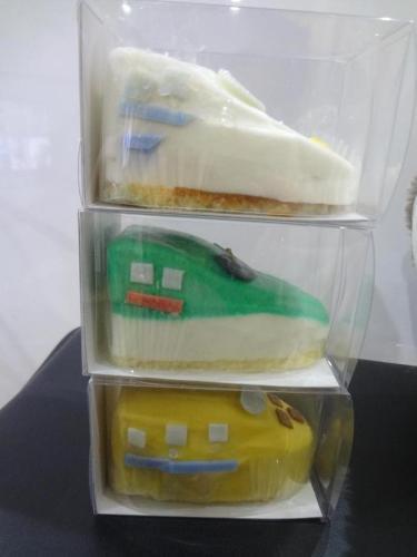 新幹線ケーキ　プラレールケーキ