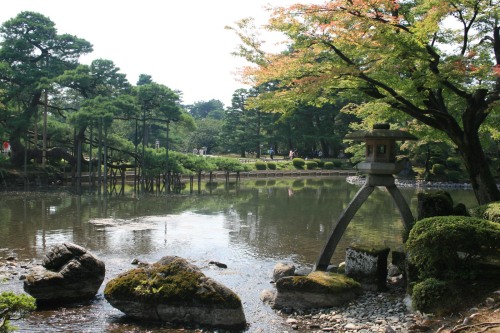 View of Kasumigaike pond in Kenrokuen