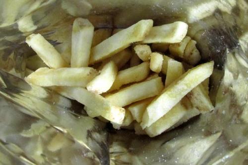 じゃがいもをそのまま揚げました 伯方の塩使用 フライドポテトしお味 2.jpg