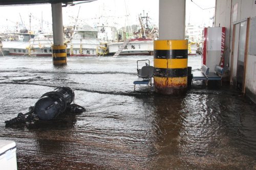 2012年９月１７日１６号台風朝 028漁協.jpg