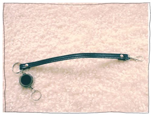 本革　レザー　キーリール付きキーホルダー