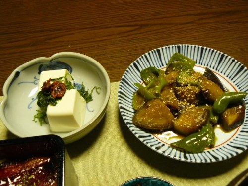 P1770137 (640x480)140727夕食　梅肉載せ冷奴と茄子と万願寺唐辛子の煮物.jpg