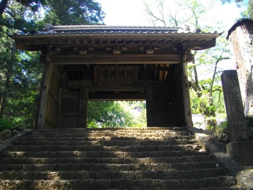 晃石山大中寺山門.JPG