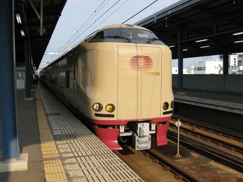 サンライズ瀬戸　坂出駅にて2008_05_ss.jpg