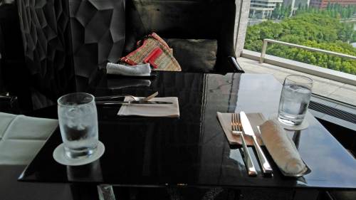 20140813パレスホテル プリヴェ 02テーブル.jpg