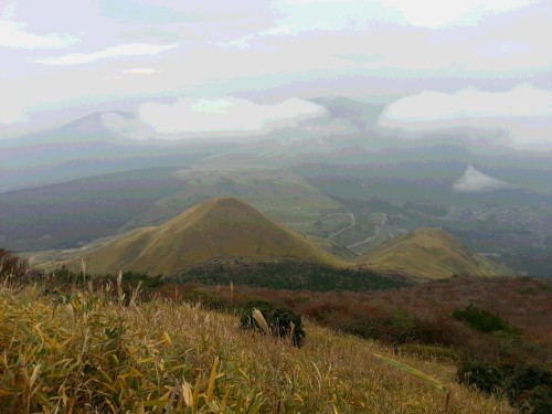 いいもり城山と由布高原.jpg