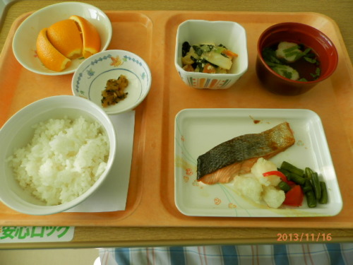 11昼食鮭の照焼き.JPG