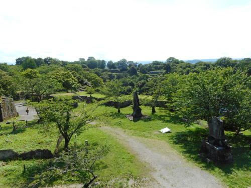 岡城本丸より三の丸.JPG