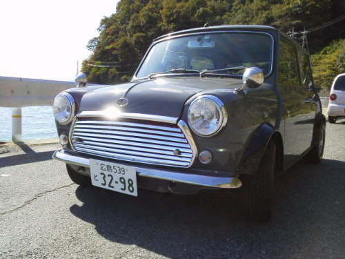 ミニクーパー（海岸沿いにて）斜め前