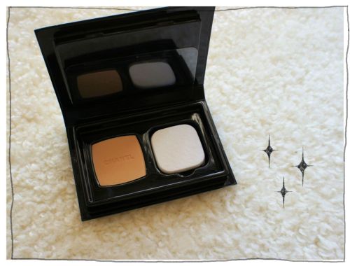 シャネル　ヴィタルミエールドゥスールコンパクト　ファンデーション