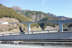 滝沢ダム3.jpg