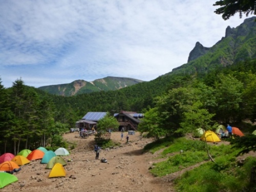 行者小屋テント場.JPG