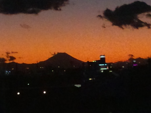 夕暮れの富士山(１７時)