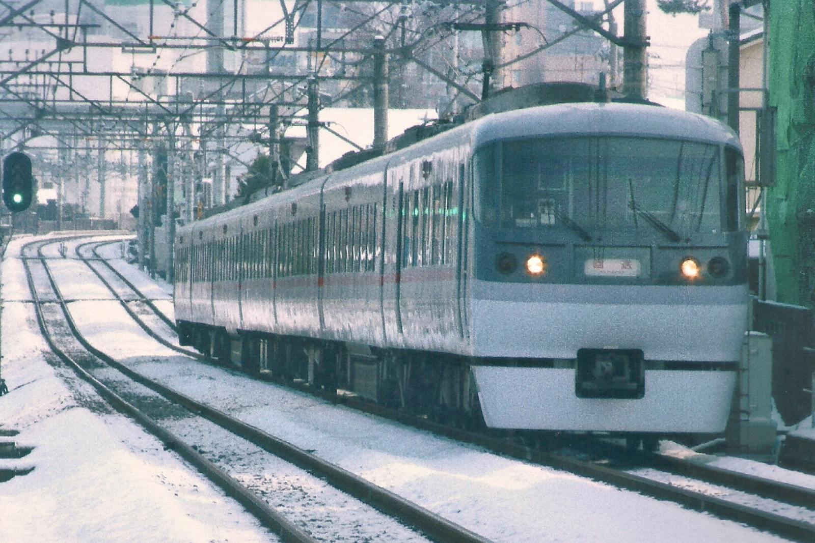 雪の中を走る西武池袋線 | 花見友紀の「鉄道のある日常」 - 楽天ブログ