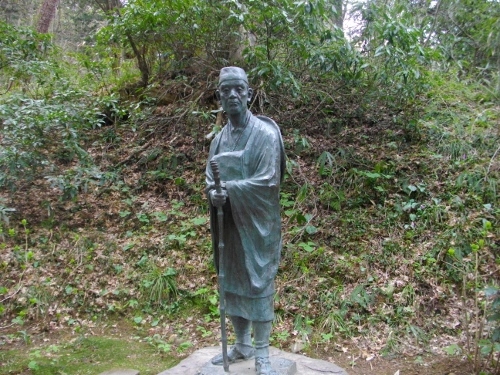 平泉中尊寺経蔵芭蕉像 (500x375).jpg