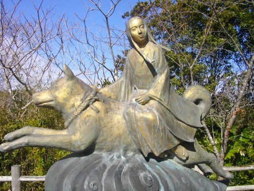 滝田城伏姫と八房 (500x375).jpg