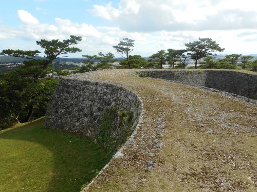 座喜味城主郭城壁 (2).JPG