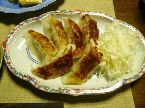 P1770037 (640x480)140723夕食　市販の冷凍餃子の焼き餃子.jpg