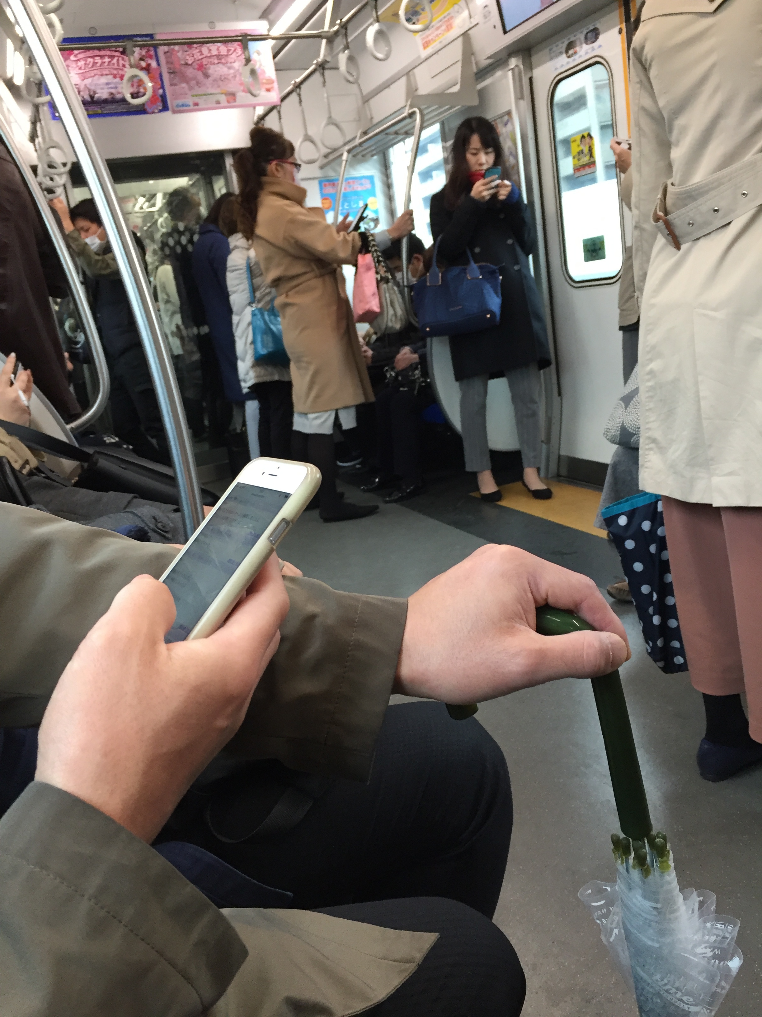 電車の座席で肘を張る人 ヒロくんの気ままな報告 楽天ブログ