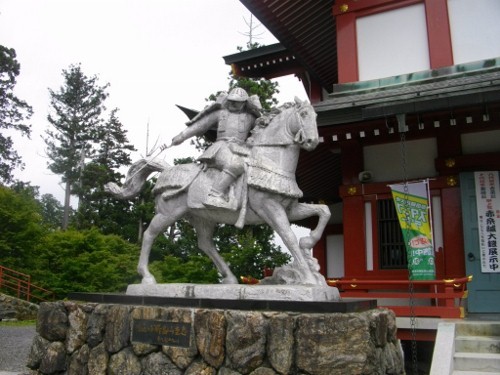 御岳山御嶽神社畠山重忠像 (500x375).jpg