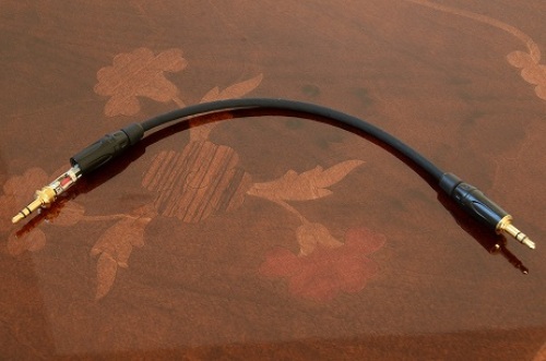 3.5mm-3.5mm STEREO JACK CABLE 25cm.jpg