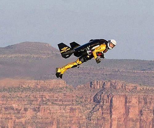 Swiss-Jetman-flies-over-Grand-Canyon-2-618x514-2_R.jpg