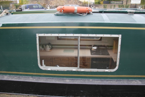 5670Narrow boat Kitchen.JPG