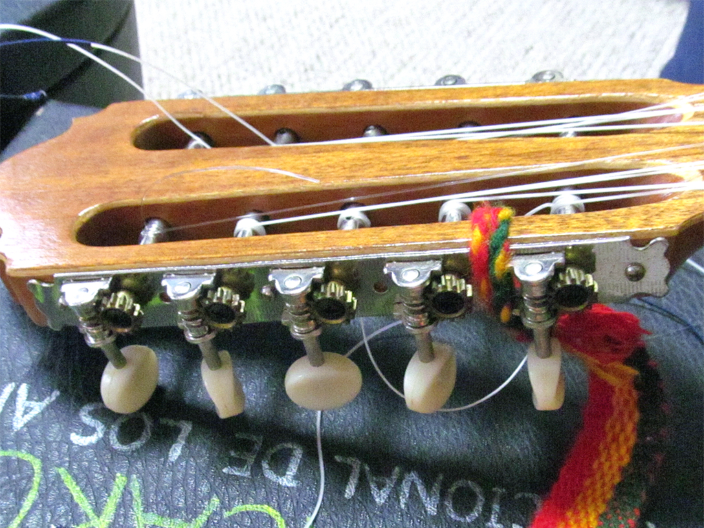 チャランゴの糸巻き