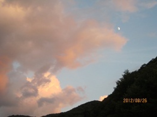 IMG_2997雲と月.jpg