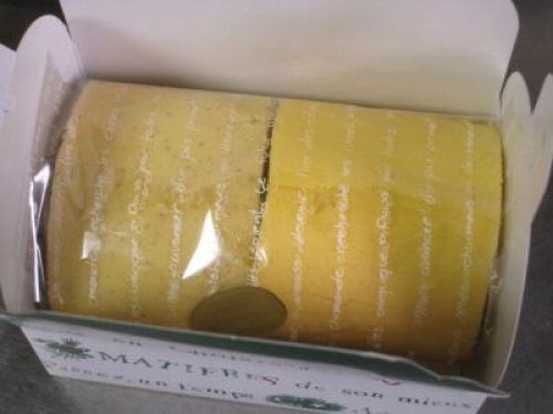 ラッピングしたロールケーキ２種.jpg