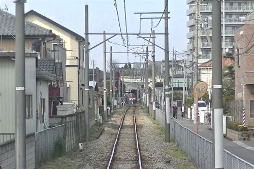 Front view of the railway approaching Nagareyama terminal