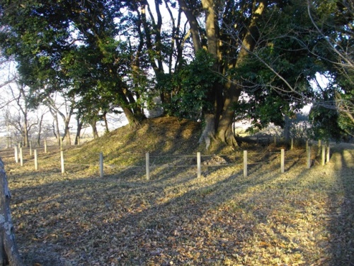 三舟山古戦場土塁.JPG