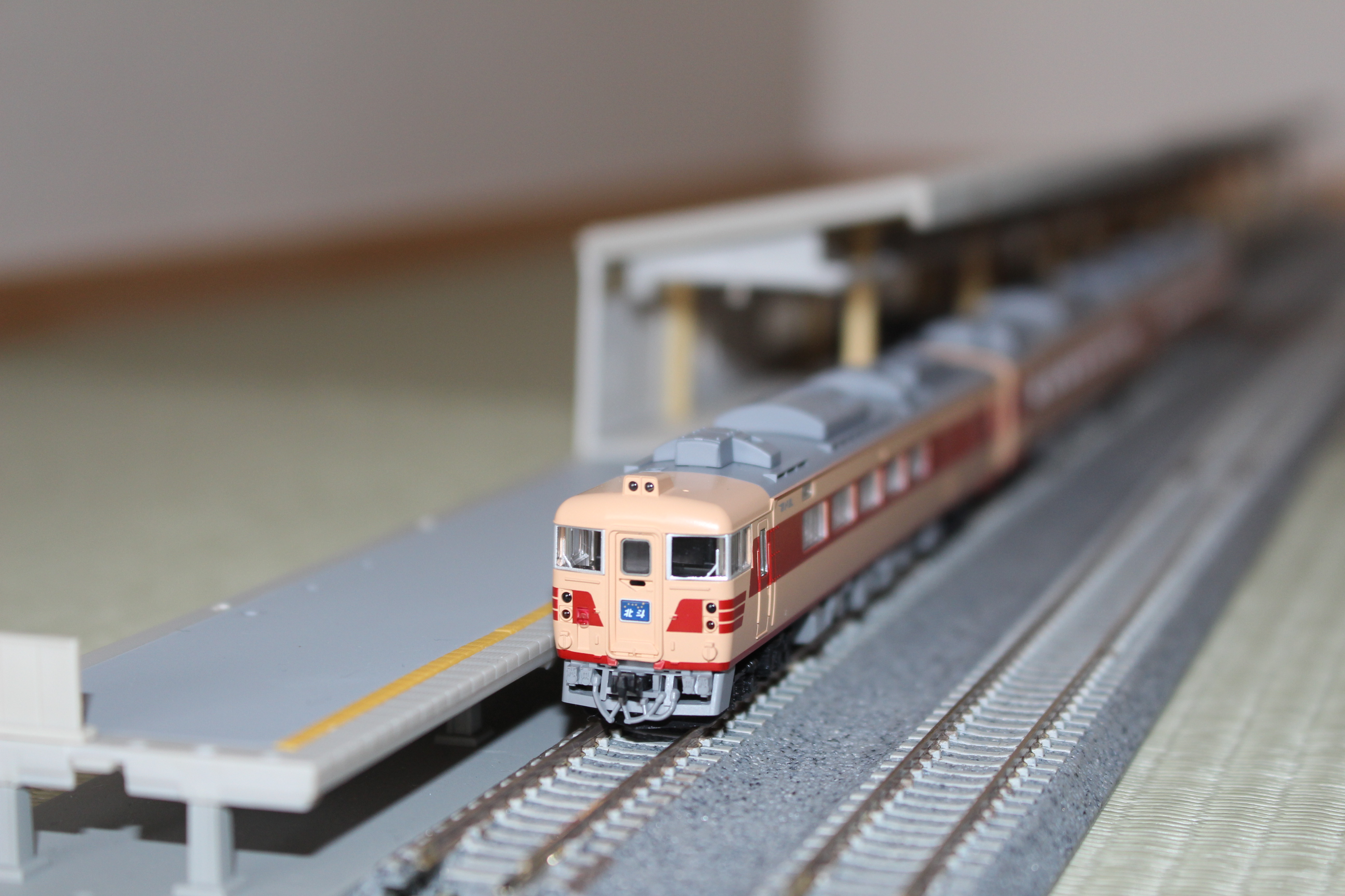 KATOの線路で20m車8両の長さをちょっと検証 | 雪の新幹線 - 楽天