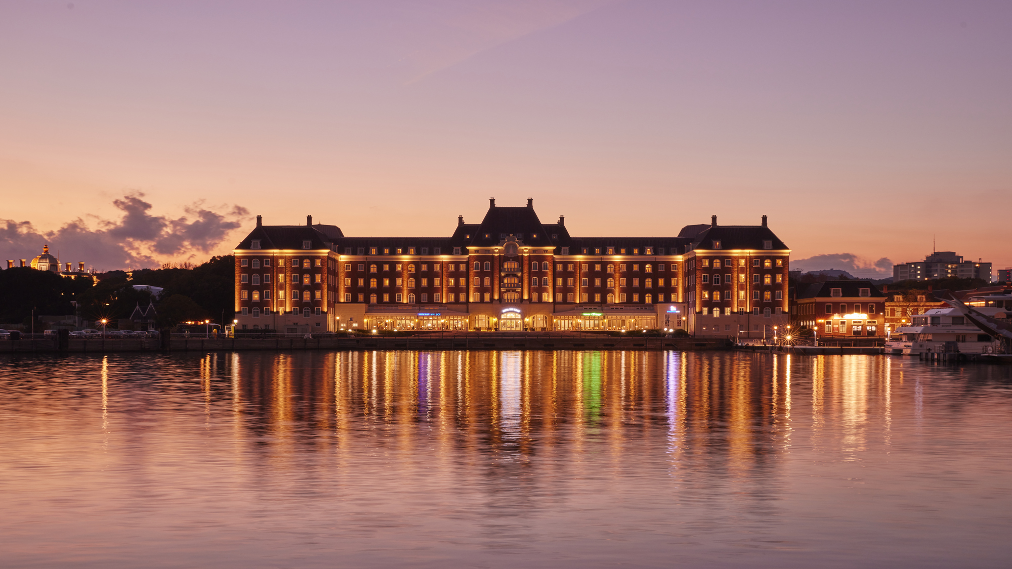 Hotel Den Haag (by Huis Ten Bosch)