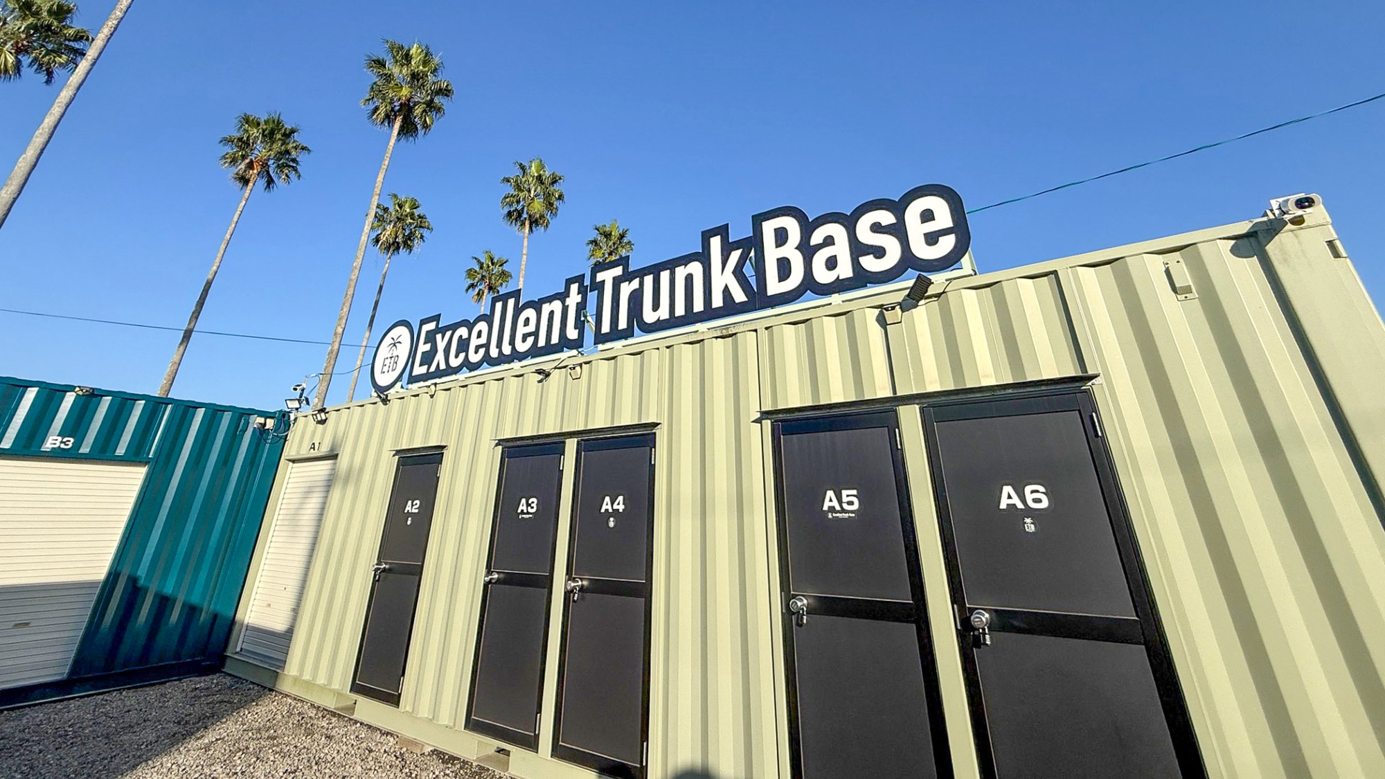 Excellent Trunk Base 宮崎空港口店