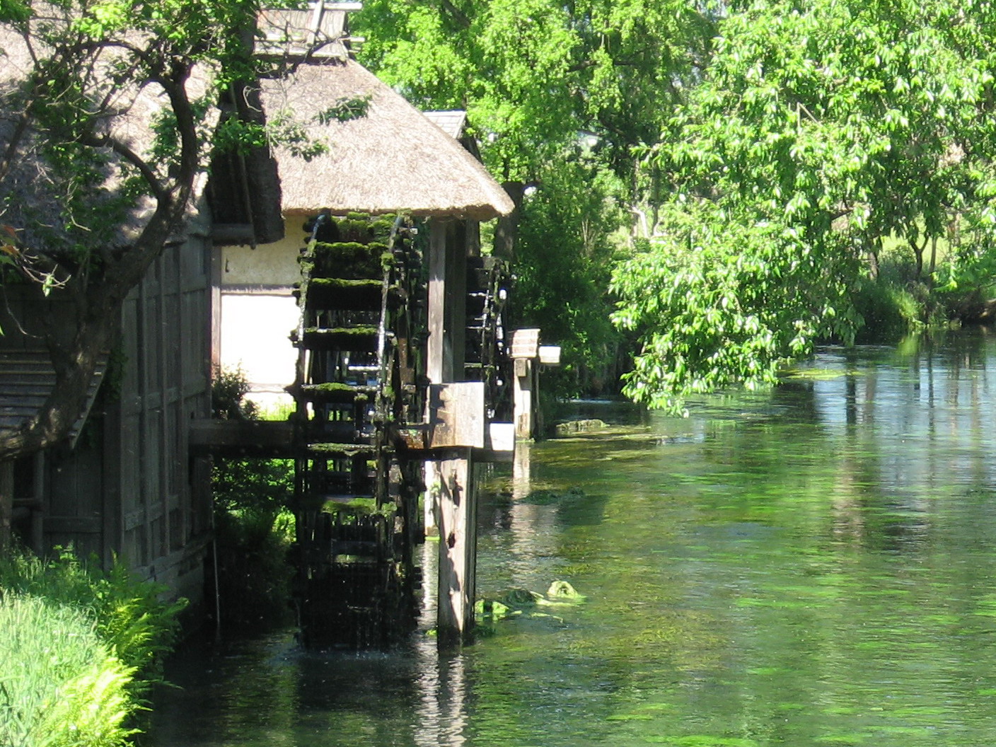 Azumino Pension Lali Gurans