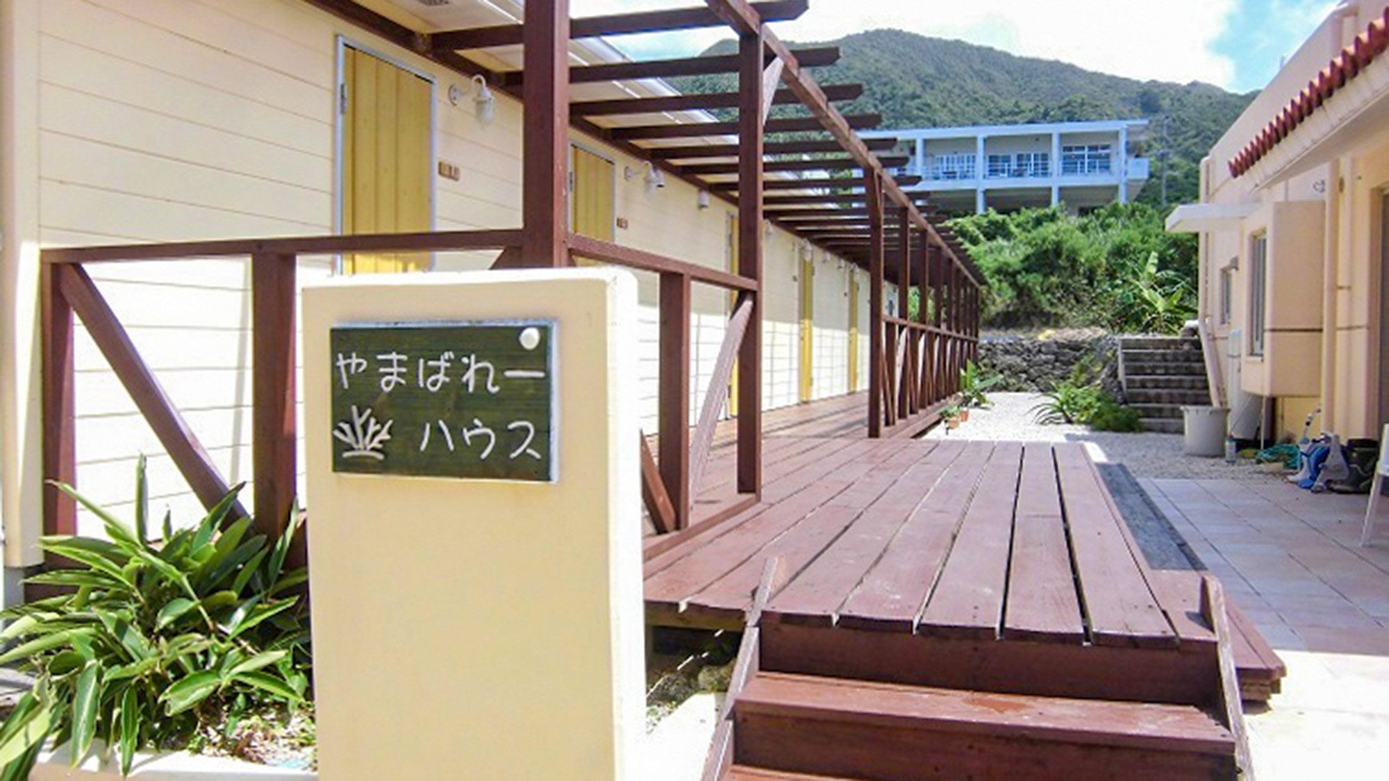 Asobi Base Yamabare House (Ishigakijima)