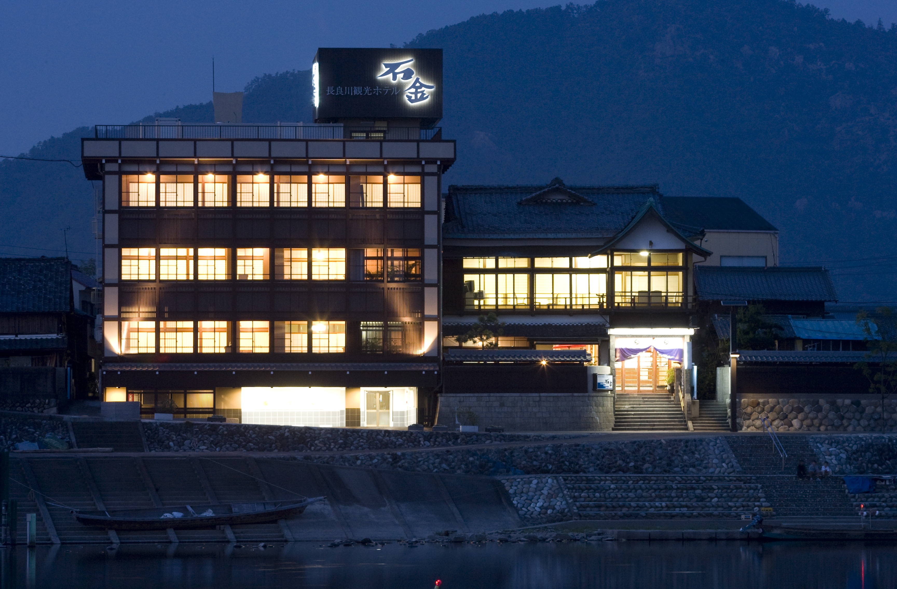 Nagaragawa Onsen Ishikin Ryokan