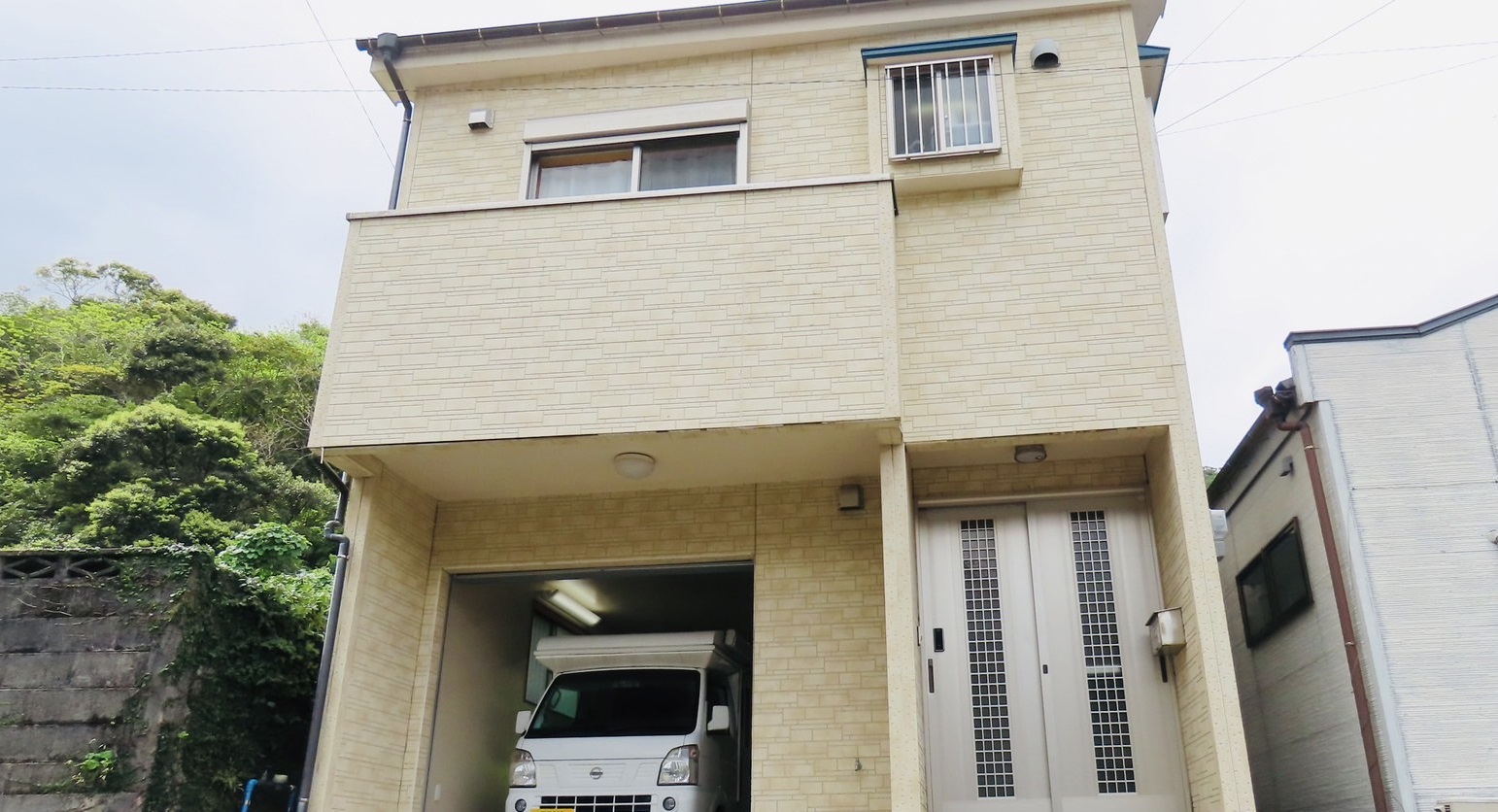 갈라파고스 아마미 캠프 앤 개러지 하우스