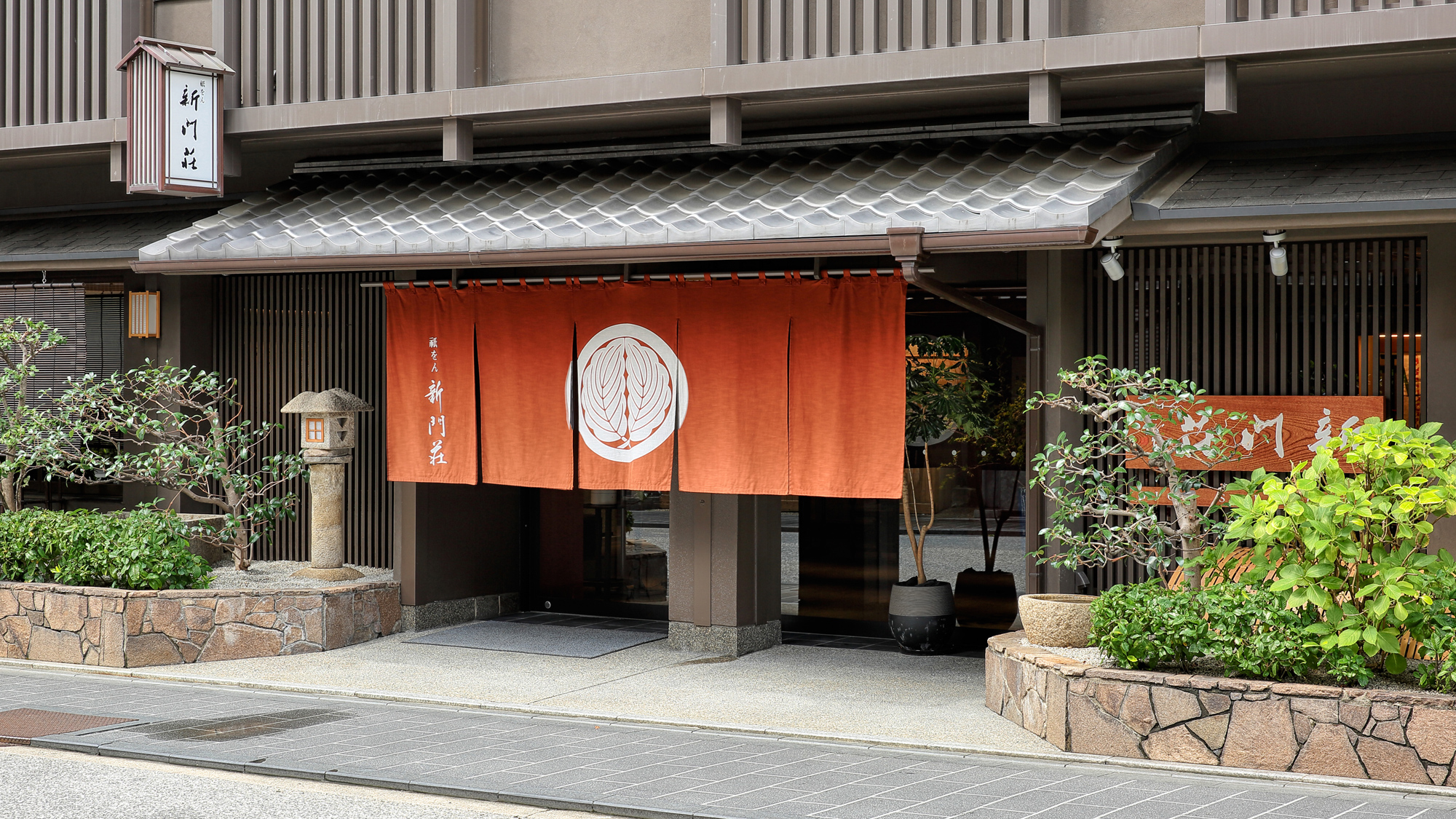 Gion Shinmonso