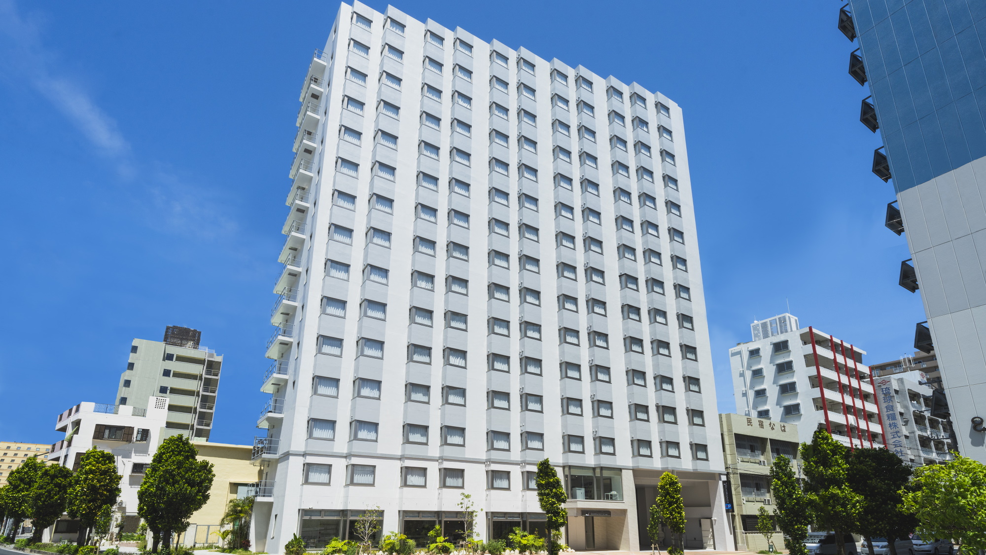 那霸伦勃朗风格酒店