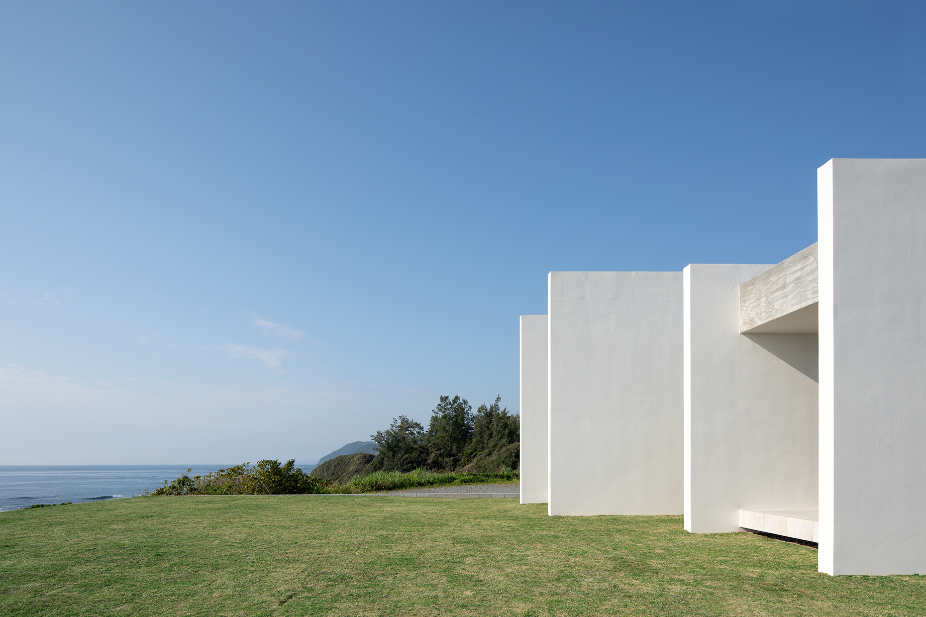 ＢＥＹＯＮＤ　ＴＨＥ　ＳＥＡ