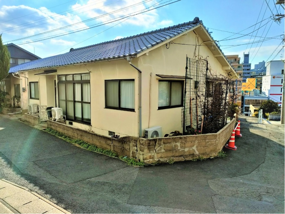 T&E House