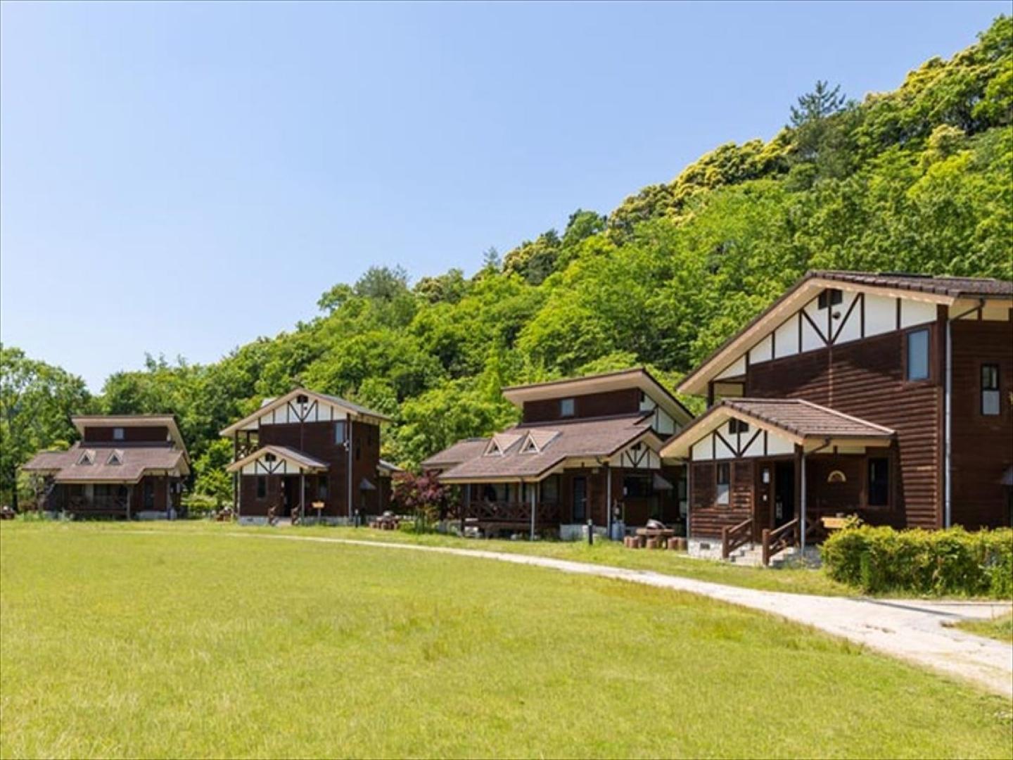 湖畔の宿　緑水園　虹の村コテージ（南部町バンガロー）