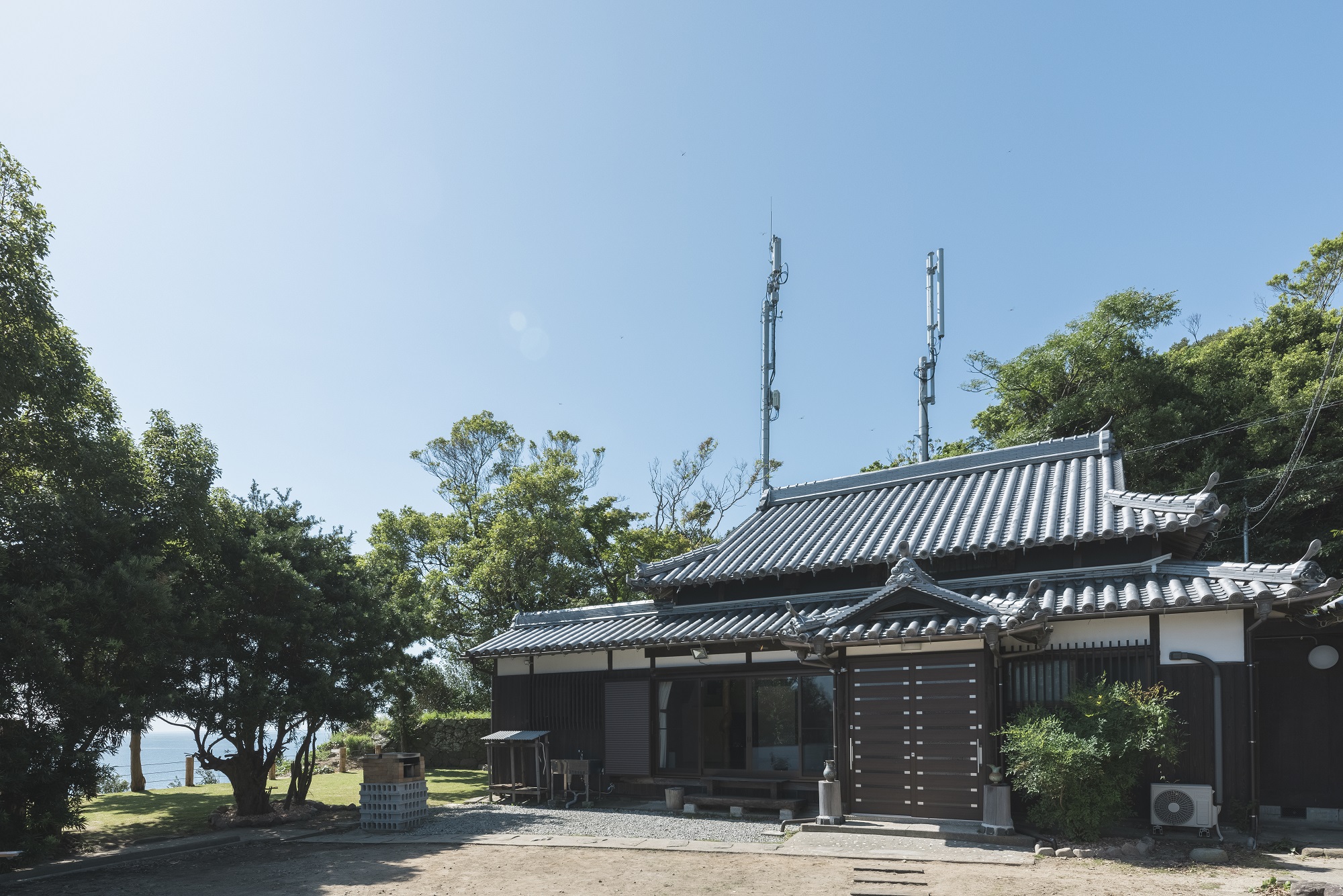 Ｇｌａｍｐｉｎｇ　Ｖｉｌｌａ　鮫家　ＡＷＡＪＩ