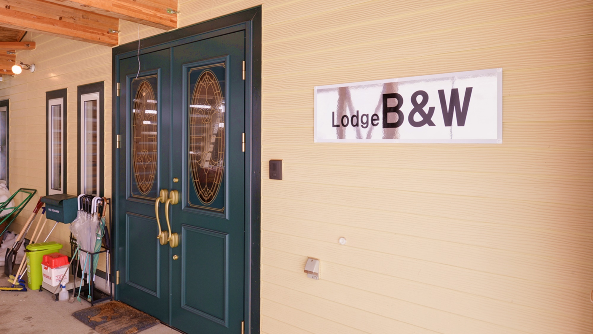 Lodge B&W