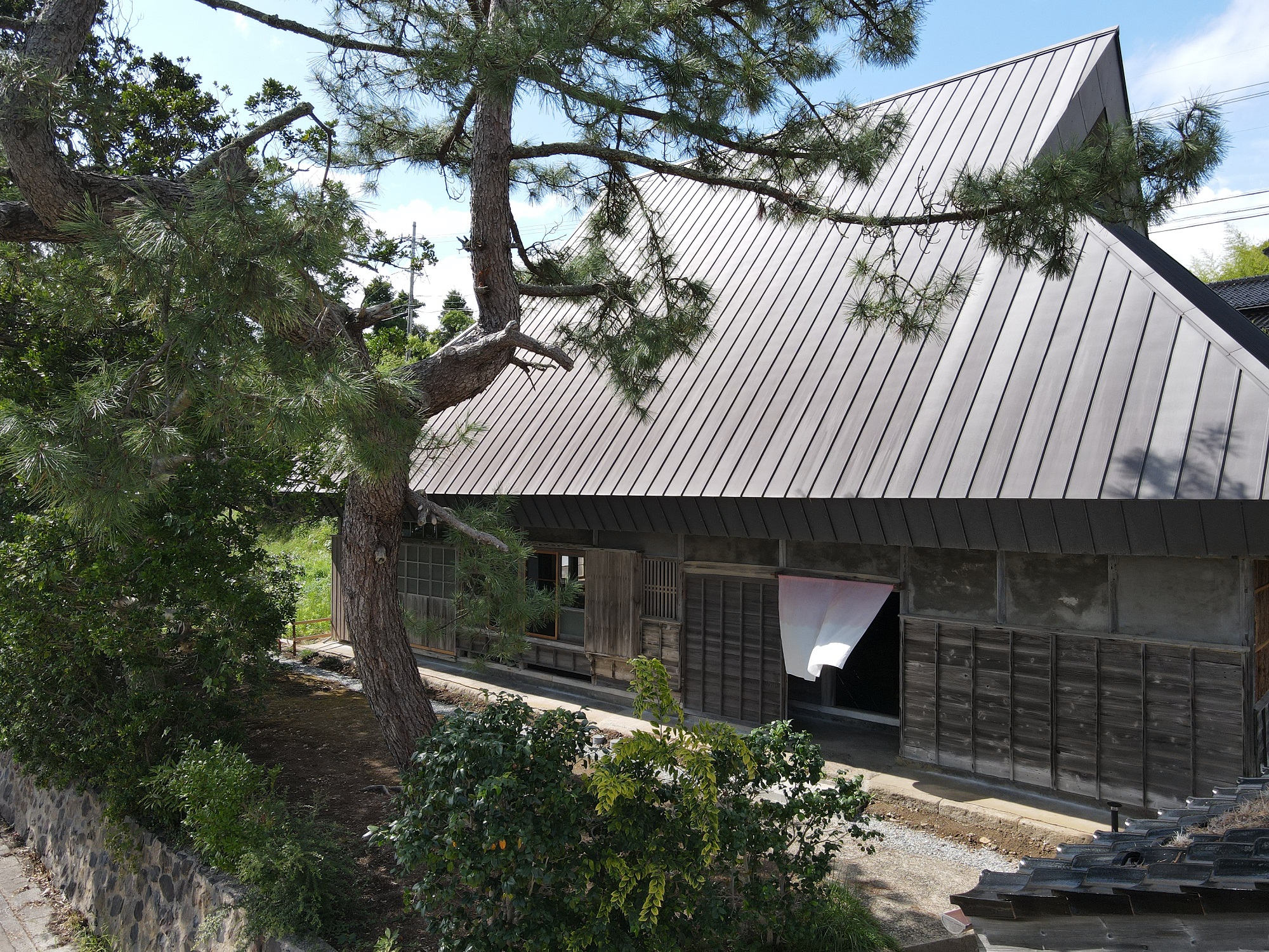 오쿠노토 지론돈 고민카 하우스 바이 더 씨