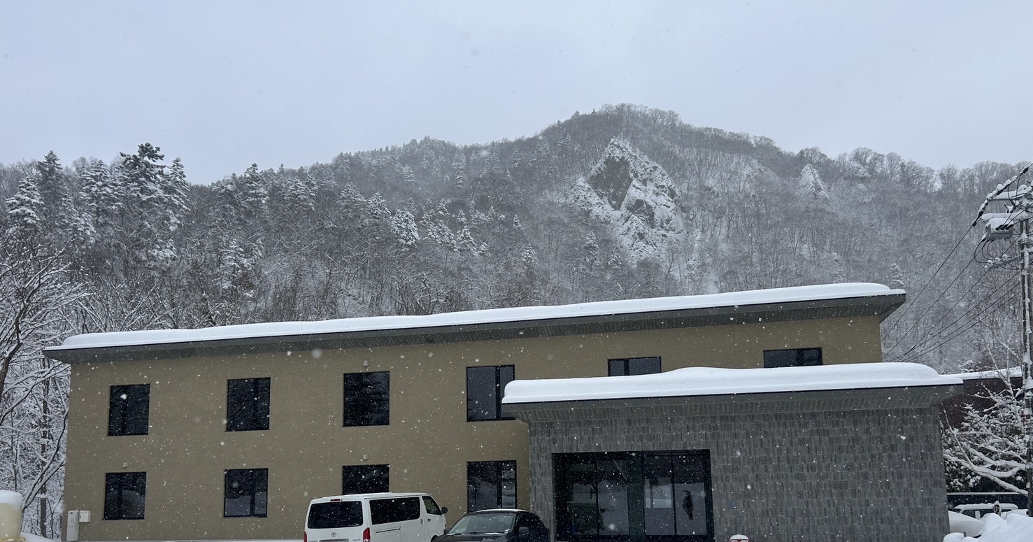 翠巌别馆 松直棘曲