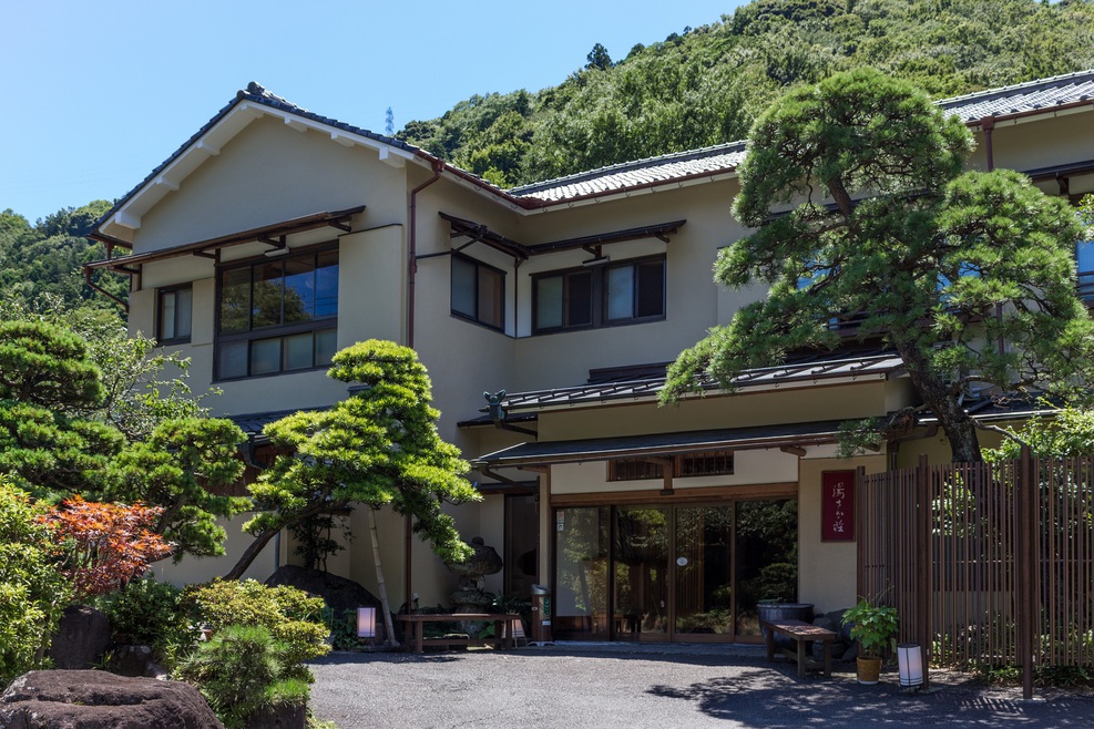 箱根湯本温泉　庭園露天を味わう宿　湯さか荘